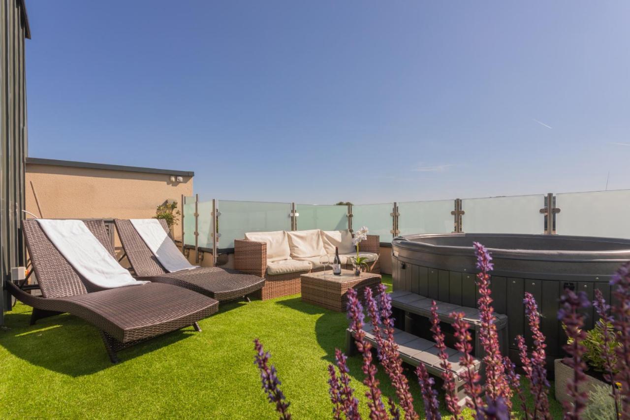 Henge House, Penthouse Apartment Bath Exterior photo